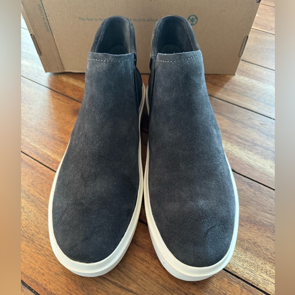 NWT Dolce Vita suede booties sz 7.5 gray